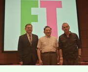 左からミロスワフ・ブワシチャック、市村作知雄、ピョトル・ルツキ。