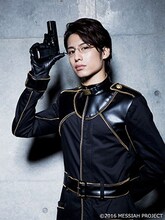 橋本真一演じる小暮洵。