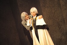 左から藤田玲演じるサーシャ、植田圭輔演じるリッカ