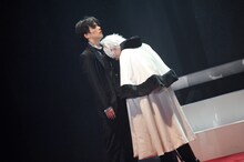 左から平野良演じるノエル、植田圭輔演じるリッカ。