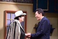 「家族の基礎～大道寺家の人々～」フォトコールより。左から六角精児演じる五郎丸元平、松重豊演じる大道寺尚親。