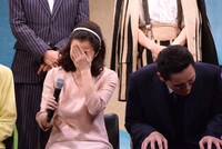 「ぜひ」の発音を「ぜし」と誤り、顔を隠す鈴木京香と、思わず笑ってしまった松重豊。