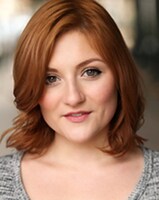 モーリーン役を演じるケイティ・ラマーク。