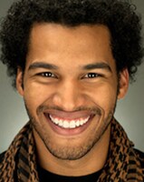 ベニー役を演じるクリスチャン・トンプソン。