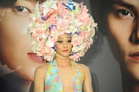 アダムを演じる古屋敬多。