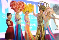 ミュージカル「プリシラ」製作発表の様子。左からキンタロー。、アダムを演じるユナク、ティックを演じる山崎育三郎、バーナデットを演じる陣内孝則、アダムを演じる古屋敬多。