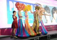 ミュージカル「プリシラ」製作発表の様子。左からキンタロー。、アダムを演じるユナク、ティックを演じる山崎育三郎、バーナデットを演じる陣内孝則、アダムを演じる古屋敬多。