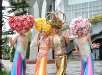 ミュージカル「プリシラ」製作発表の様子。左からアダムを演じるユナク、ティックを演じる山崎育三郎、バーナデットを演じる陣内孝則、アダムを演じる古屋敬多。