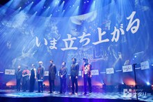 「劇団☆新感線『髑髏城の七人』 Season 花 produced by TBS」製作発表記者会見より。左から近藤芳正、清野菜名、りょう、山本耕史、小栗旬、成河、青木崇高、古田新太。