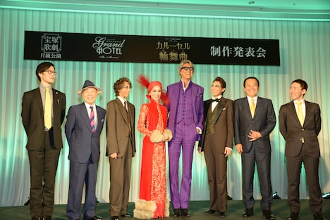 左から生田大和、岡田敬二、美弥るりか、愛希れいか、トミー・チューン、珠城りょう、小川友次、稲葉太地。