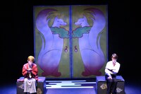 「舞台（ステージ）『不機嫌なモノノケ庵』」より、左から陳内将演じる安倍晴齋、元木聖也演じる芦屋花繪。