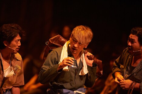 「マハゴニー市の興亡」より。