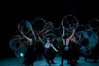 NODA・MAP「逆鱗」より。（撮影：篠山紀信）