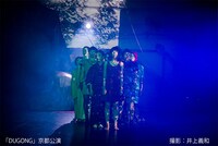 「DUGONG」過去公演の様子。