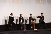 「ハイパープロジェクション演劇『ハイキュー!!』 Documentary of “頂の景色”」上映会の様子。左から三浦海里、木村達成、須賀健太、小坂涼太郎。
