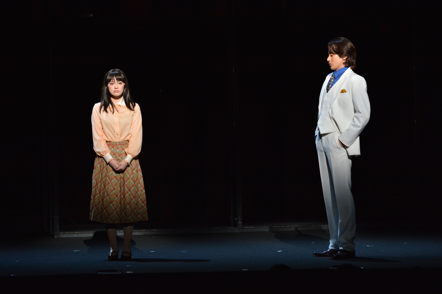 左から貫地谷しほり演じる北島マヤ、小西遼生演じる速水真澄。