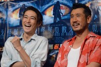 左から窪塚洋介、渋川清彦。