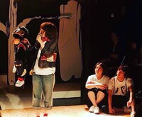 音楽劇「おばけリンゴ」初演の様子。