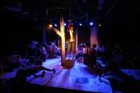 音楽劇「おばけリンゴ」初演の様子。