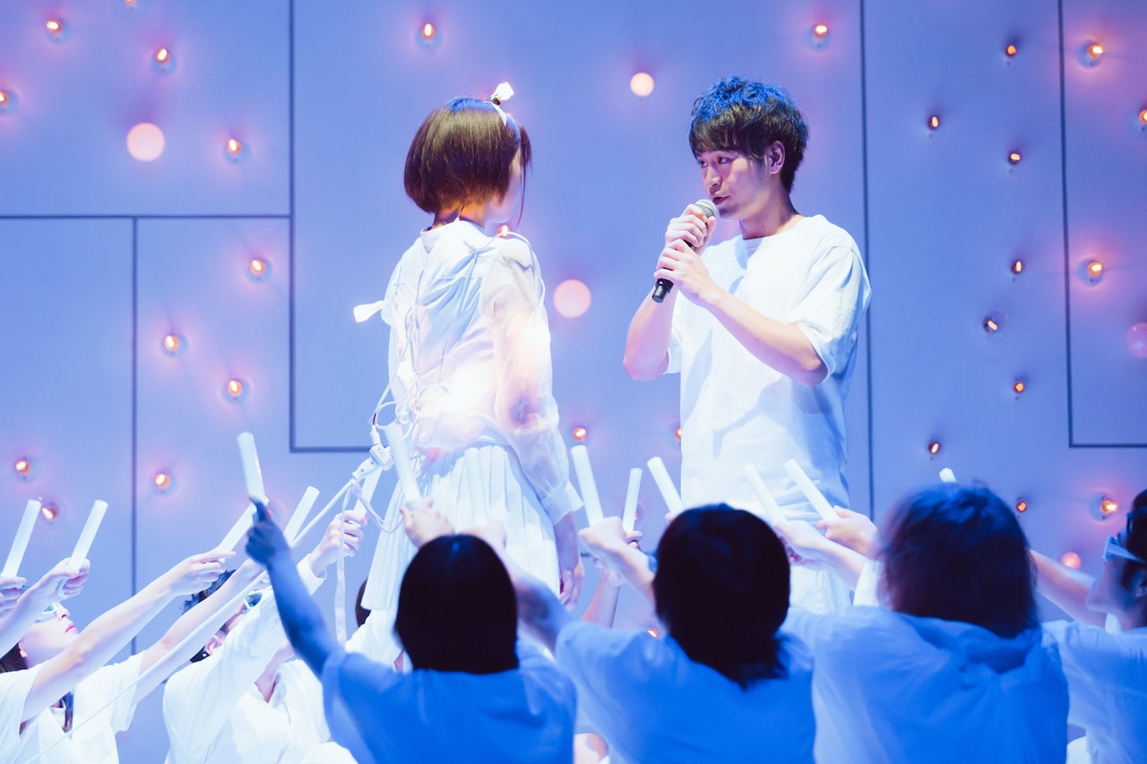 “ボーイ・ミーツ・ガール”の原点「LOVE」が新生、「光の光の光の愛の光の」