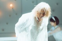 キティエンターテインメント・プレゼンツ「光の光の光の愛の光の」ゲネプロより。宮下雄也演じる鉄。