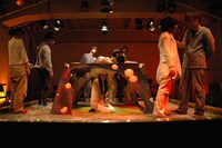 2013年に上演された夕暮れ社 弱男ユニット演劇本公演「夕凪アナキズム」より。（撮影：孝学直）