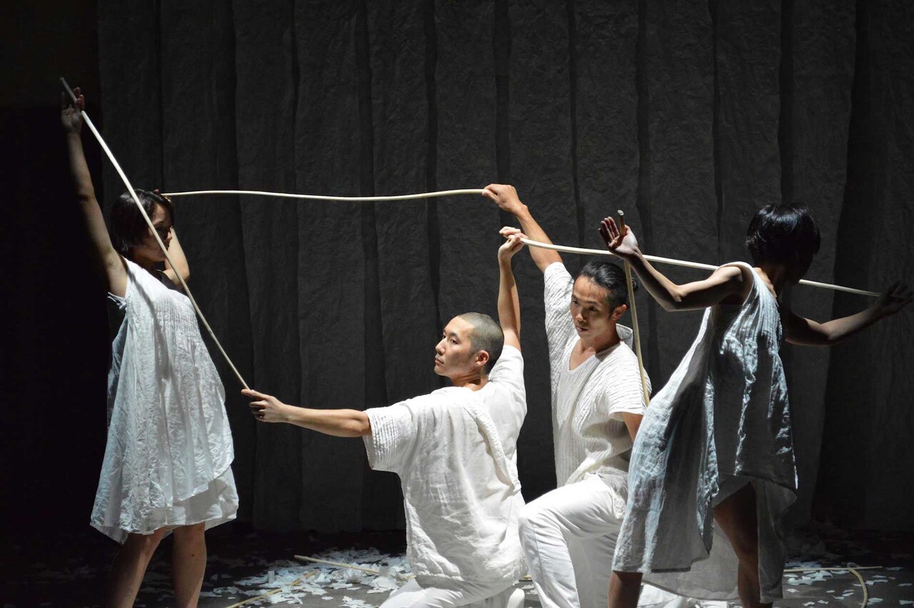 和紙とダンスが共演「風の強い日に」、鈴木竜が高知で滞在製作