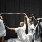 和紙とダンスが共演「風の強い日に」、鈴木竜が高知で滞在製作