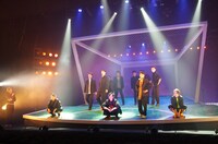“チーム出”が出演した「露出狂」より。