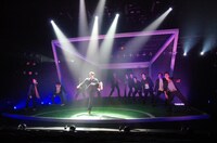 “チーム出”が出演した「露出狂」より。