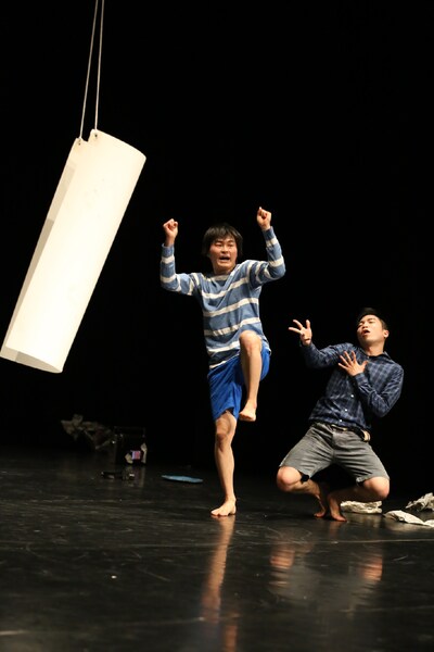 「横浜ダンスコレクション 2016」の「コンペティション I」で審査員賞を受賞したAokid×橋本匠。（Photo：塚田洋一）