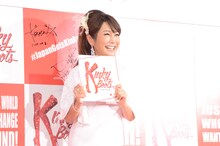 ブロードウェイ・ミュージカル「キンキーブーツ」来日版を訪れたはるな愛。