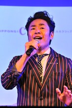 坂元健児は「ジキル＆ハイド」より「THIS IS THE MOMENT」を熱唱。