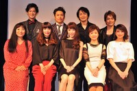 「I Love Musical」製作発表フォトセッションの様子。後列左から新納慎也、坂元健児、岡田浩暉、泉見洋平、前列左から石丸さち子、玉置成実、貴城けい、久野綾希子、大塚千弘。