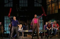 ブロードウェイ・ミュージカル「キンキーブーツ」来日版より、ゲネプロの様子。