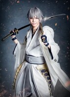 健人演じる鶴丸国永。