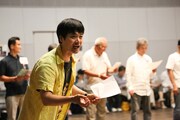 「1万人のゴールド・シアター2016『金色交響曲～わたしのゆめ・きみのゆめ～』」7月に行われた稽古の様子。（撮影：宮川舞子）