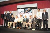 「1万人のゴールド・シアター2016『金色交響曲～わたしのゆめ・きみのゆめ～』」記者会見の様子。