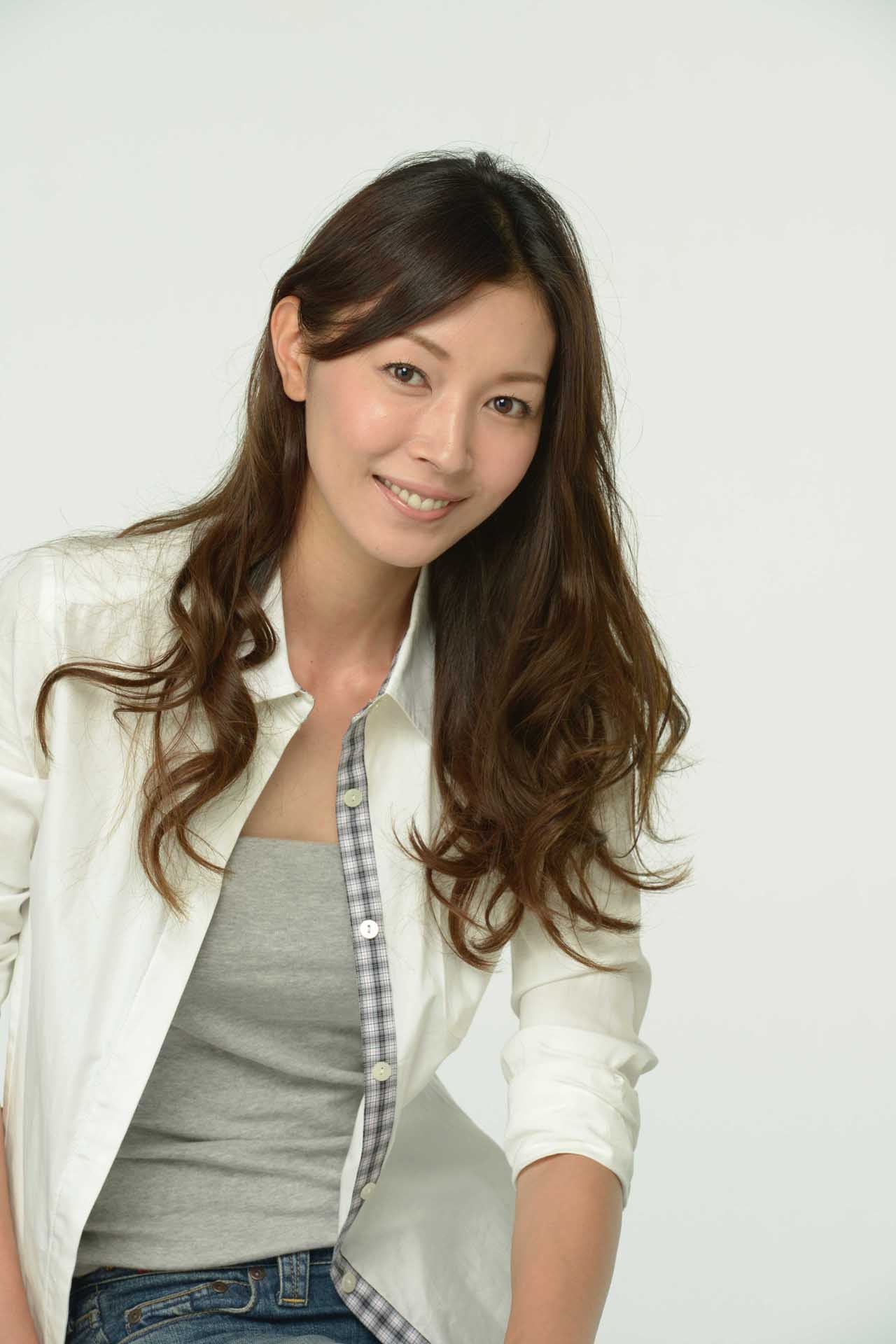 滝沢沙織が東京マハロ「紅をさす」で初舞台、喪服姿のビジュアルも公開