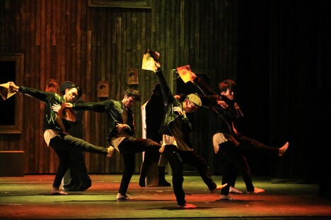 DAZZLE 20周年記念公演「鱗人輪舞（リンド・ロンド）」より。