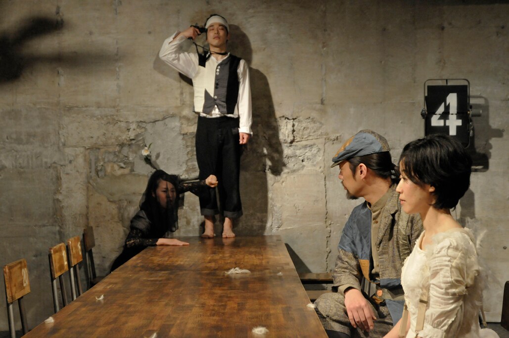 地点が古典4作品連続上演「ヘッダ・ガブラー」「かもめ」「桜の園」「ロミジュリ」