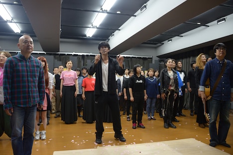 劇団扉座「歓喜の歌」パフォーマンスの様子。