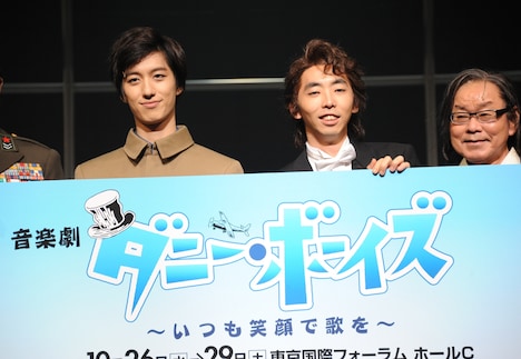 左から水田航生、柄本時生、ベンガル。