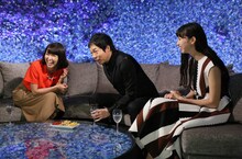 日本テレビ系「another sky-アナザースカイ-」より、左から新妻聖子、今田耕司、中条あやみ。(c)日本テレビ
