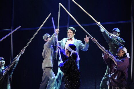 「音楽劇『ダニー・ボーイズ』～いつも笑顔で歌を～」フォトコールの様子。