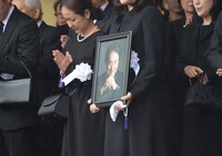 平幹二朗の葬儀の様子。