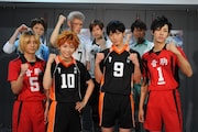 「ハイパープロジェクション演劇『ハイキュー!!』“烏野、復活!”」フォトセッションの様子。
