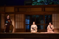 「三婆」公開舞台稽古の様子。