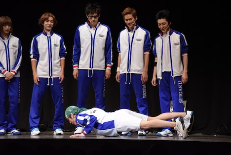 トレーニングを披露する牧島輝。