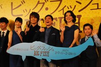 ミュージカル「ビッグ・フィッシュ」フォトセッションの様子。